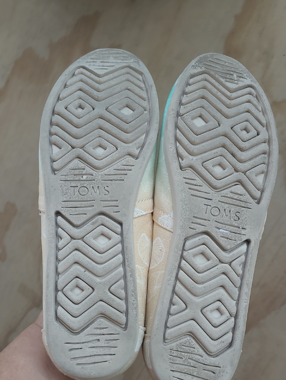 Toms Women's Seafoam Green Ombre Shell Print Classic Alpargatas - Picture 4 of 9